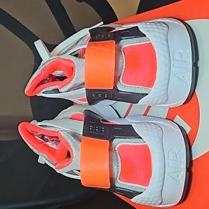 Nike Air Huarache Men Size 12 US INFRARED